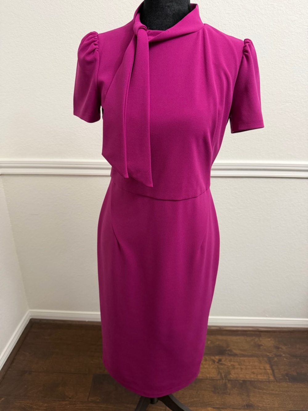 Maggy London Tie-Neck Puff Sleeve Sheath Dress